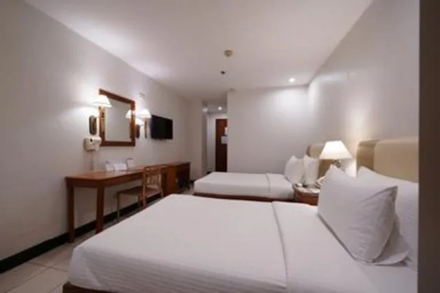 غرفة قياسية بسريرين منفصلين، LAS PALMAS HOTEL DE MANILA 4/8