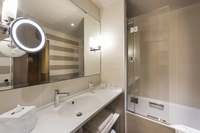 Junior Suite, Queen Bed, Sofa, Hotel Magellan 9/10