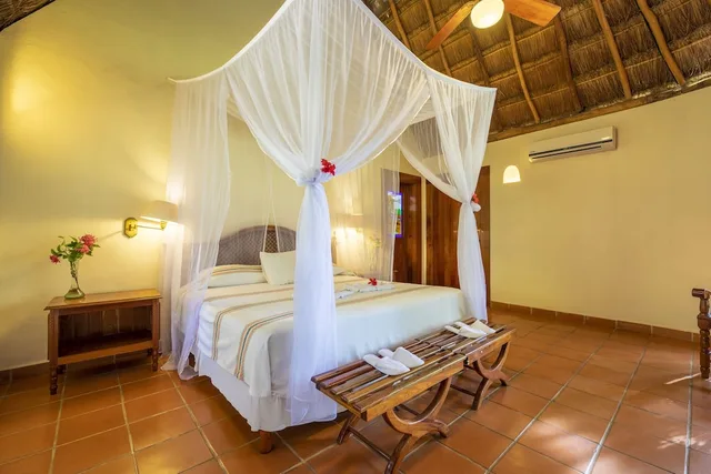 Mayan, Royal, Bungalow, King Bed, Hot Tub, The Lodge At Uxmal 1/3