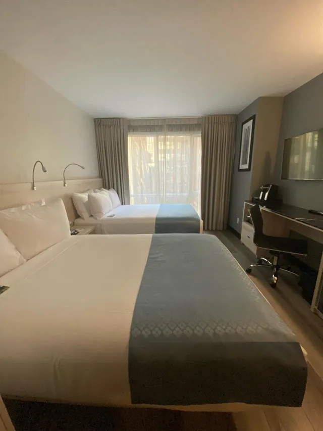 Room, 2 Double Beds, Empire Building View، Wingate by Wyndham New York Midtown South/5th Ave 2/3