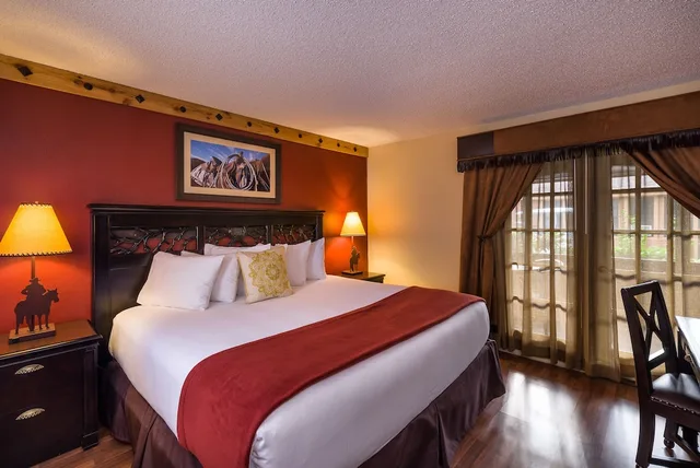 1 Bedroom, Cottage, Lodge, King Bed, Sofa، Westgate River Ranch Resort & Rodeo 1/3