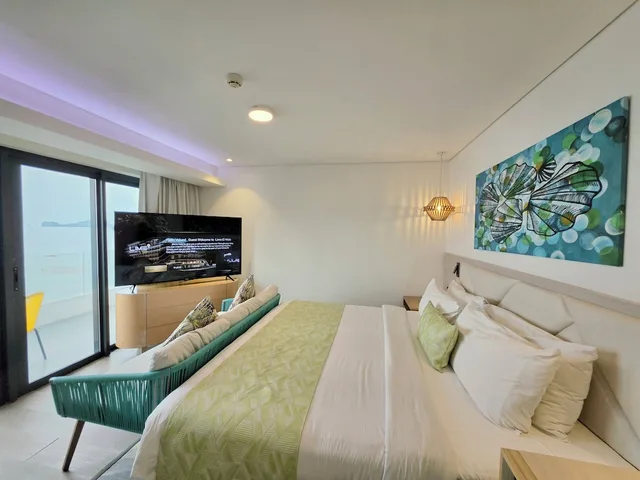 Executive, King Bed, Lime Resort El Nido 1/4