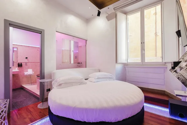 Junior Suite, Round Bed, Queen Bed, Hot Tub, Hotel Trecento 5/8