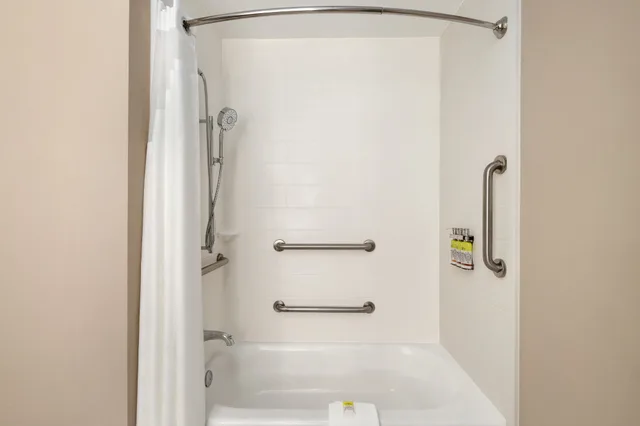 غرفة قياسية بسريرين مزدوجين لذوي الإعاقة، Holiday Inn Express Hotel Suites Opelika Auburn 6/6