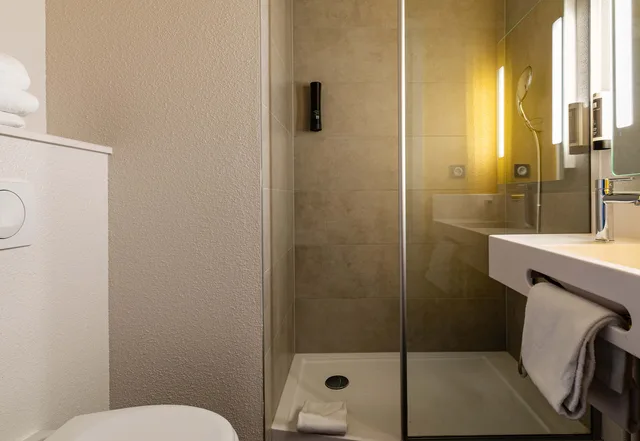 غرفة قياسية بسريرين منفصلين، B&B Hotel Selestat Centre-Alsace 1/1