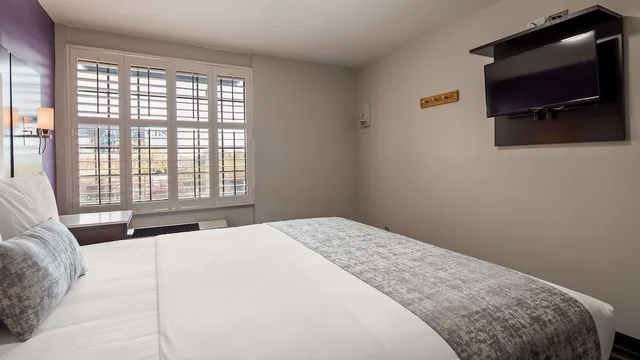 غرفة قياسية بسرير كينج، Surestay Hotel By Best Western Beverly Hills West 3/10