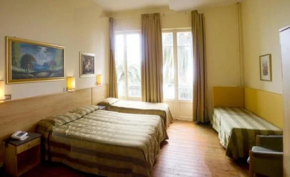 غرفة عائلية بإطلالة على البحر، Hotel Petit Royal 1/8