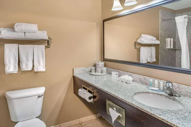 جناح، Clarion Pointe Medford Ex Holiday Inn Express Medford 4/4