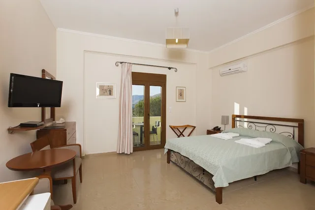 غرفة قياسية بسرير مزدوج بإطلالة على البحر، Almiriki Chios Rooms & Apartments 1/4