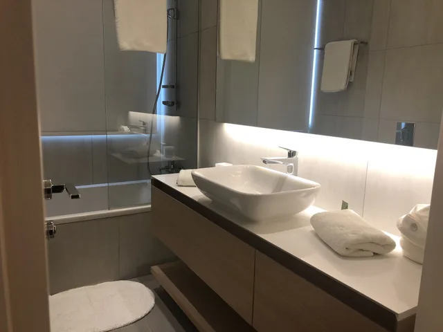 جناح تنفيذي بسريرين مزدوجين بإطلالة على البحر بـ3 غرف نوم، Olympic Residence Deluxe Apartment 3/4