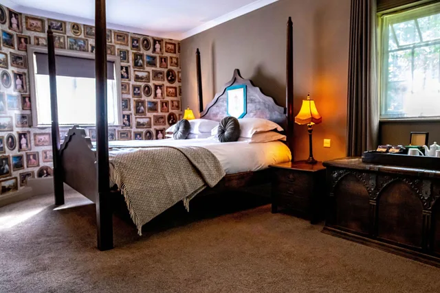 Chic، The Elephant Hotel 2/2