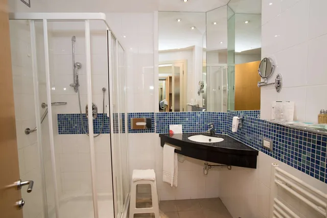 غرفة كلاسيكية بثلاثة أسرّة، Best Western Palace Inn 3/7