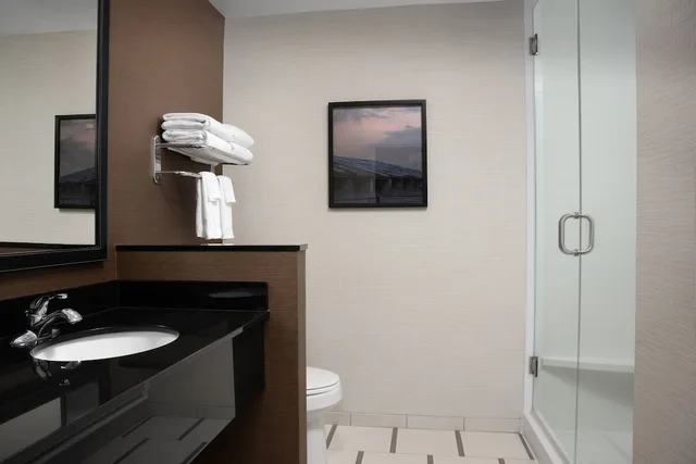 جناح بسرير كينج مع أريكة، Fairfield Inn & Suites Sioux Falls Airport 3/3