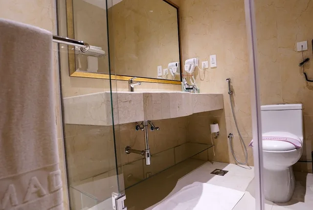غرفة ديلوكس بسريرين منفصلين، Ramada Resort by Wyndham Gilgit 2/2