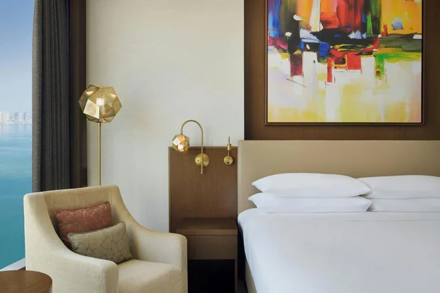 جناح جونيور تنفيذي بسرير كينج بإطلالة جزئية على البحر مع دخول الصالة، Delta Hotels Marriott City Center Doha 5/10