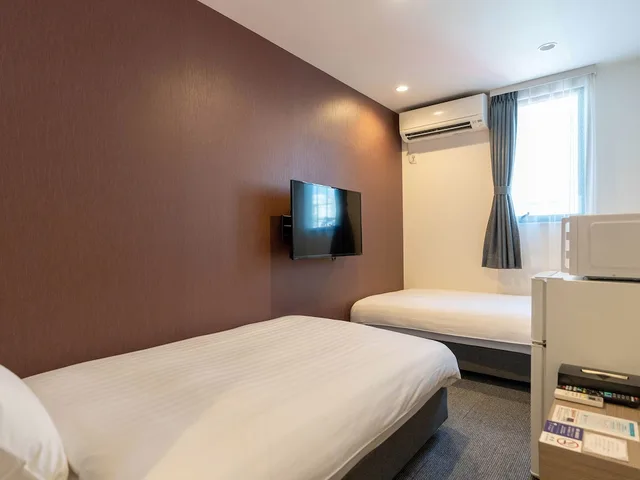 غرفة قياسية بسريرين منفصلين، HOTEL R9 The Yard Togane 1/2