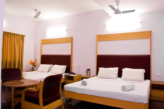 غرفة قياسية رباعية بسريرين كوين، HOTEL RAJADHANE 8/9