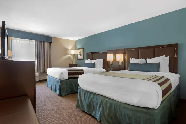 غرفة قياسية بسريرين كوين، Best Western Plus Tallahassee North Hotel 1/4
