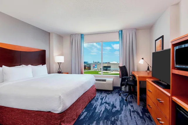 غرفة بسرير كينج بإطلالة على المتنزه، Fairfield Inn And Suites Indianapolis Downtown 9/14