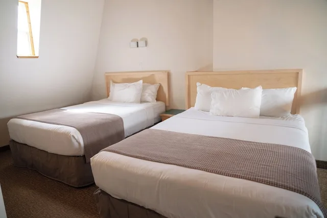 لوفت بسريرين كوين بغرفة نوم واحدة، Canmore Rocky Mountain Ski Lodge 2/4