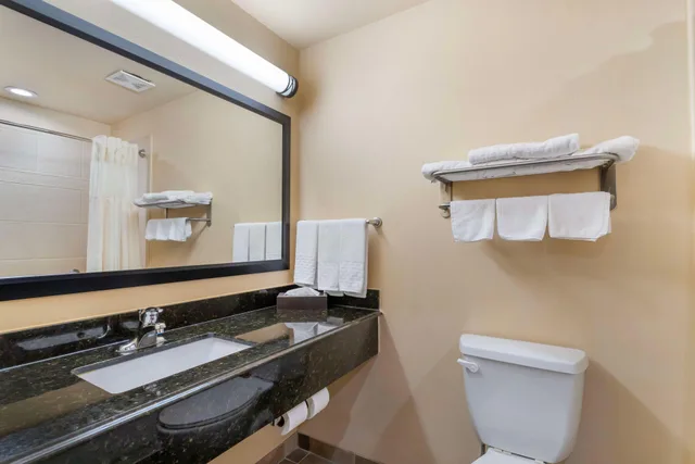 جناح بسريرين كوين، Best Western Plus Goliad Inn and Suites 3/3