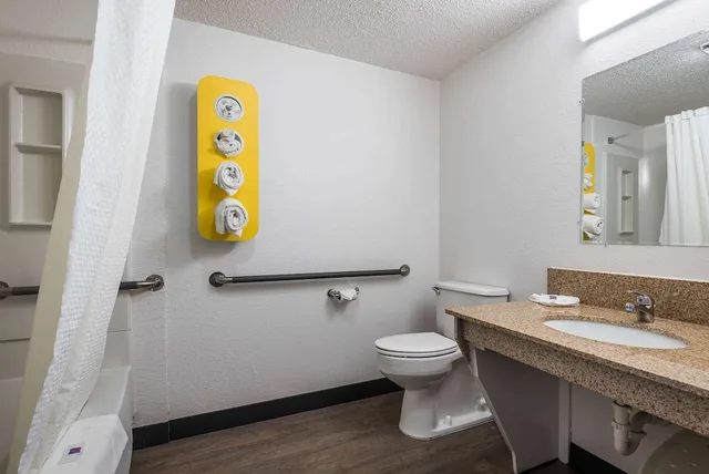 غرفة قياسية بسرير كوين لذوي الإعاقة، Motel6 Bridgeview, IL 5/5