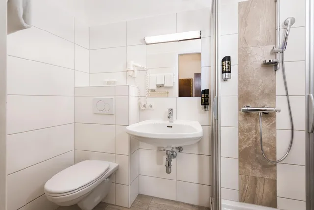 جناح سوبيريور، Hotel Mariahilf 3/6
