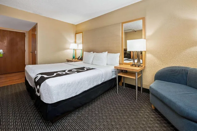 Executive, King Bed, Sofa, La Quinta Inn Suites By Wyndham West Palm Beach Airport 3/7