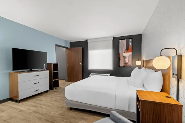 1 Bedroom, Suite, King Bed, Kitchen, Accessible, Everhome Suites Temecula 5/9