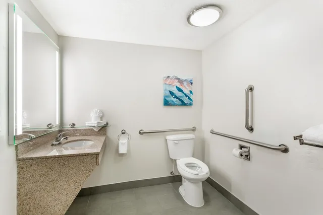 جناح بسرير كينج بحوض جاكوزي لذوي الإعاقة، Best Western Plus Airport Inn Suites Salt Lake City 6/8