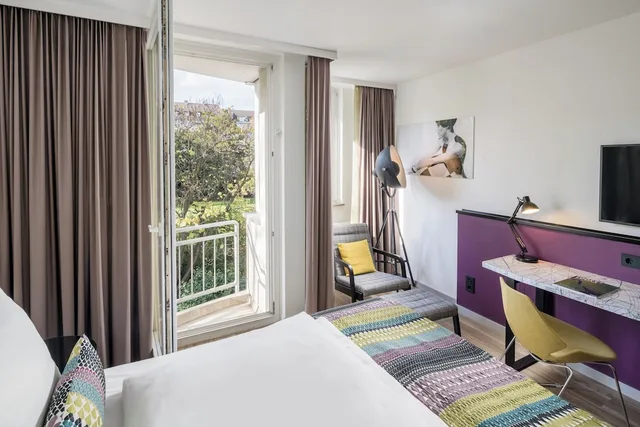 غرفة قياسية بسرير مزدوج بإطلالة على الحديقة، Hotel Indigo Duesseldorf Victoriaplatz 6/10