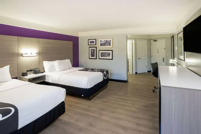 غرفة بسريرين مزدوجين لذوي الإعاقة، La Quinta Inn & Suites by Wyndham Birmingham Hoover 3/6
