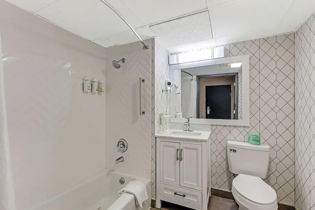 غرفة بسريرين كوين يُسمح فيها بالحيوانات الأليفة، The Wander Hotel, a Ramada by Wyndham 7/7