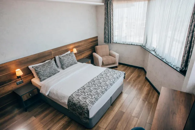 جناح كبير بإطلالة على البحر بشرفة بغرفتي نوم، Life Point Hotel 3/10