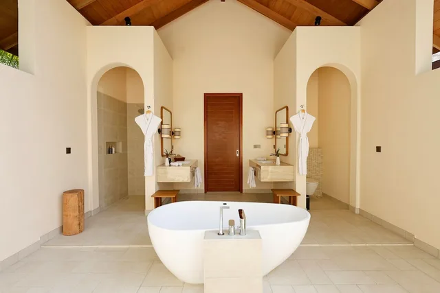 Beach Pool, Premium, Villa, King Bed، Fiyavalhu Resort Maldives - All Inclusive 3/4