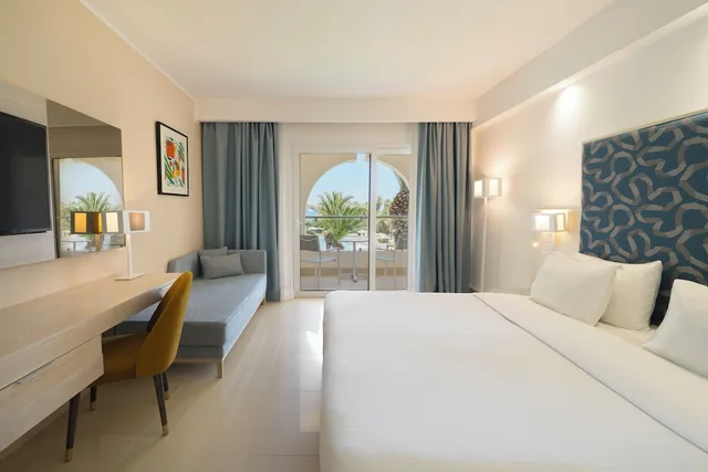 غرفة بسريرين منفصلين بإطلالة جزئية على البحر، Iberostar Selection Diar El Andalous 1/10