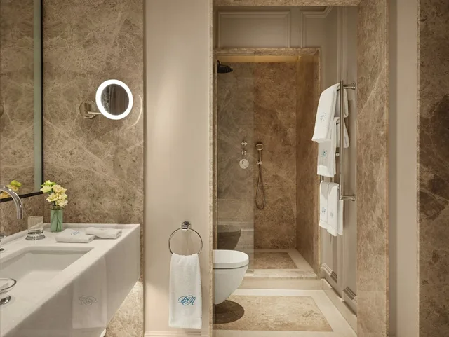 جناح جونيور بسرير كينج بإطلالة على البحيرة، Beau Rivage Geneve 4/8