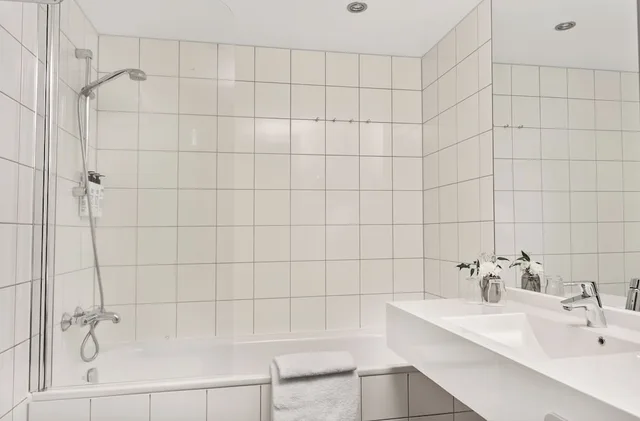 غرفة ديلوكس بسريرين منفصلين بإطلالة على النهر مع أريكة، Fru Haugans Hotel 4/4
