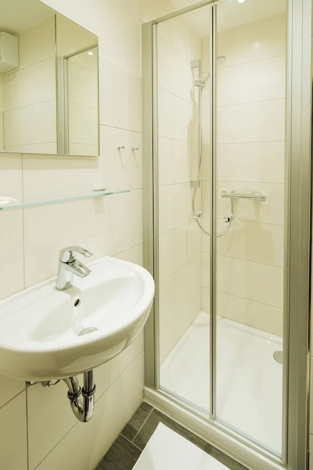 غرفة قياسية بسرير مزدوج أو سريرين منفصلين، Hotel Reiter Brau 2/2