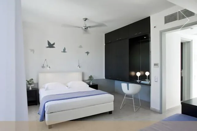 East, Triple, 1 King and 1 Single Beds, Garden View، Majestic 3/8