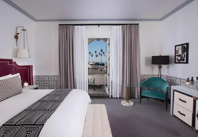 غرفة بريميوم بسرير كينج، HOTEL CALIFORNIAN 2/2