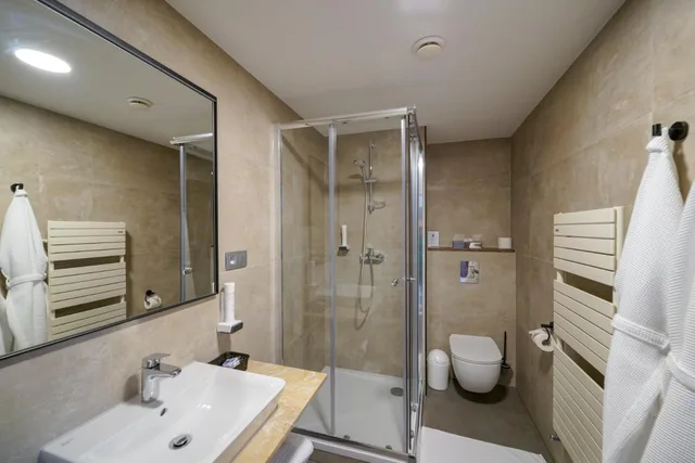 جناح حصري جونيور بإطلالة على الجبل، Grand Hotel Bellevue 4/7