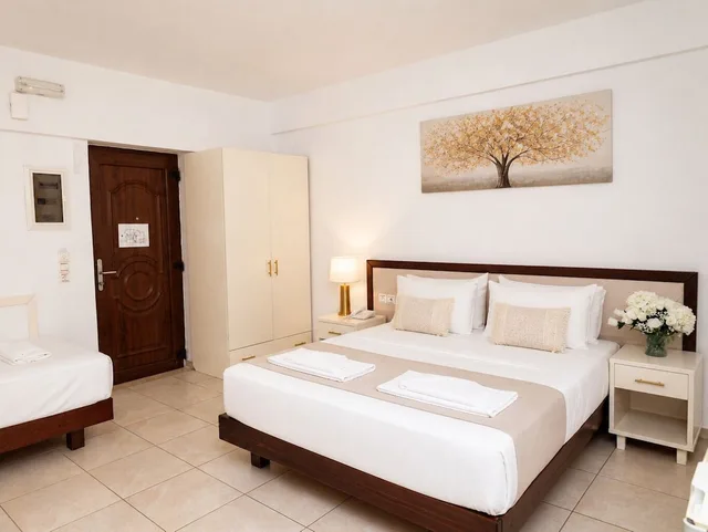غرفة سوبيريور بسرير مزدوج مع أريكة، ST. CONSTANTIN SEA HOTEL AND SPA RESORT 3/10