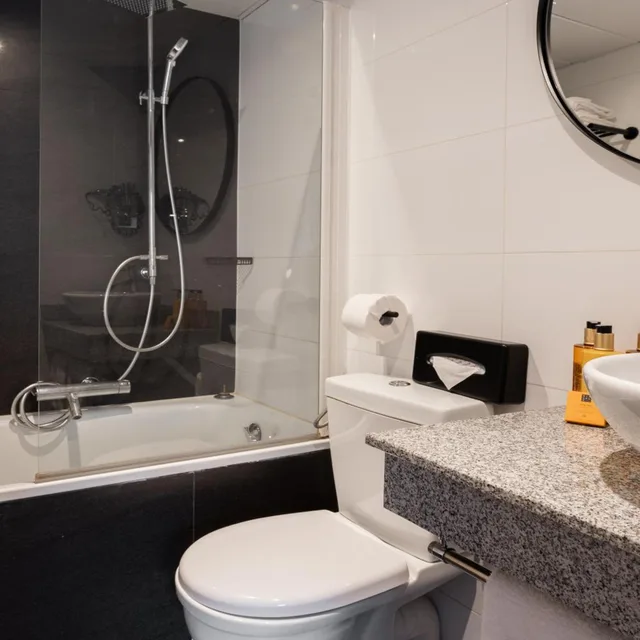 غرفة بسرير كينج بشرفة، Hotel Royal Saint Germain 5/6