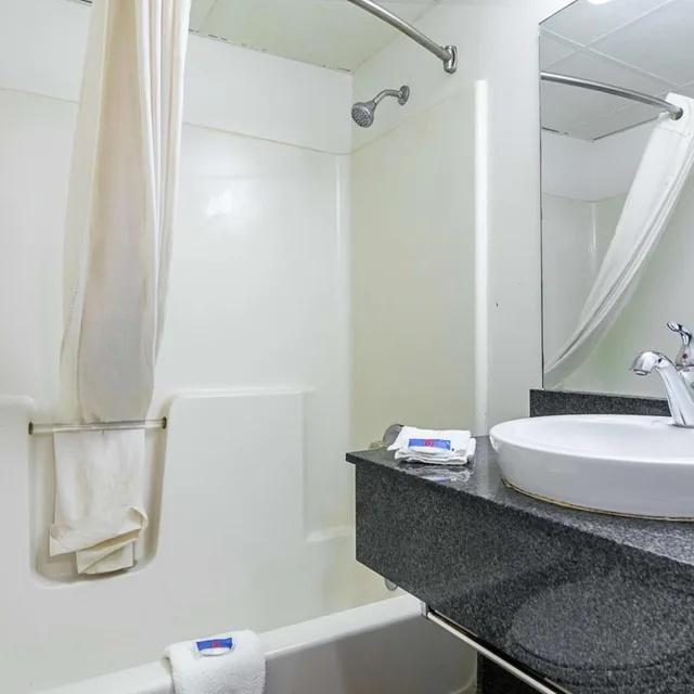 جناح بسرير كوين، Motel6 Jonesboro, GA 4/4