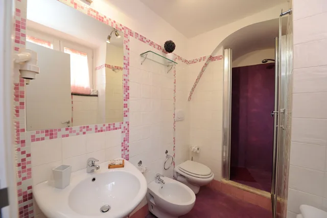 غرفة عائلية بسرير مزدوج وسريرين منفصلين، Sharon House 8/10