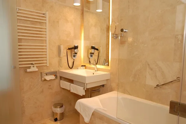 غرفة قياسية بسريرين منفصلين، Golden Tulip Ana Dome Cluj 5/6