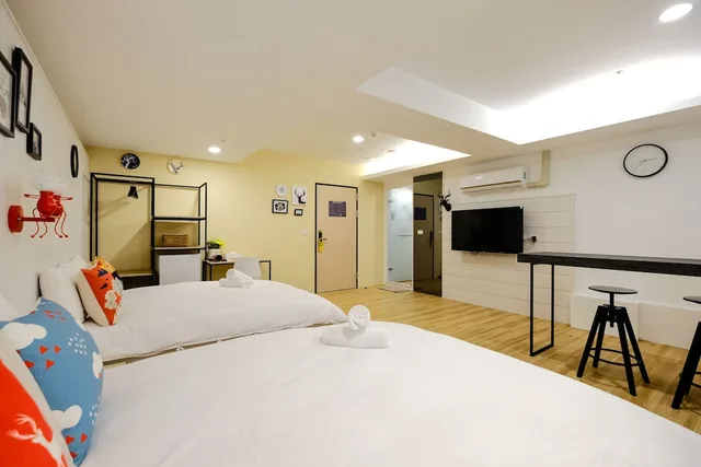 غرفة كومفورت رباعية بسريرين مزدوجين، Color Fun Inn 4/6