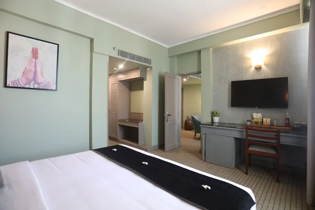 Director, Suite, King Bed، THE INTERNATIONAL HOTEL 1/3