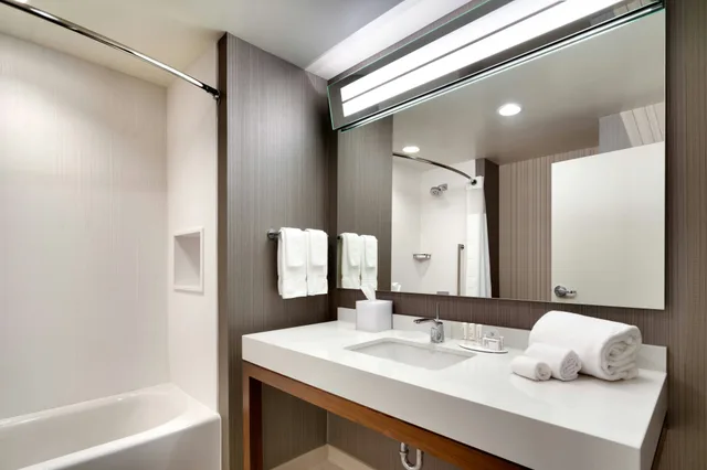 غرفة بسريرين كوين، Courtyard by Marriott Atlanta Duluth Downtown 2/3